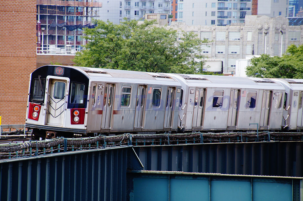 MTA will study lead paint levels on elevated tracks after governor signs Queens lawmaker’s bill